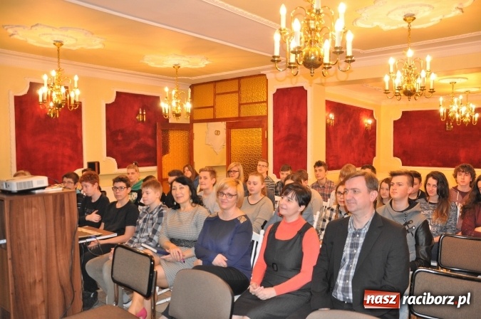 Zdjęcie w galerii na portalu naszraciborz.pl: Finansoaktywni. Misja: Budżet - debata w Kuźni Raciborskiej w ramach projektu edukacyjnego wiadomości z regionu