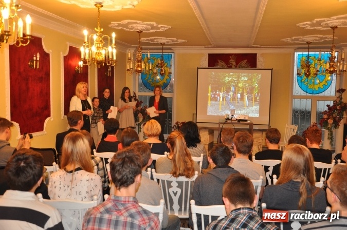 Zdjęcie w galerii na portalu naszraciborz.pl: Finansoaktywni. Misja: Budżet - debata w Kuźni Raciborskiej w ramach projektu edukacyjnego wiadomości z regionu