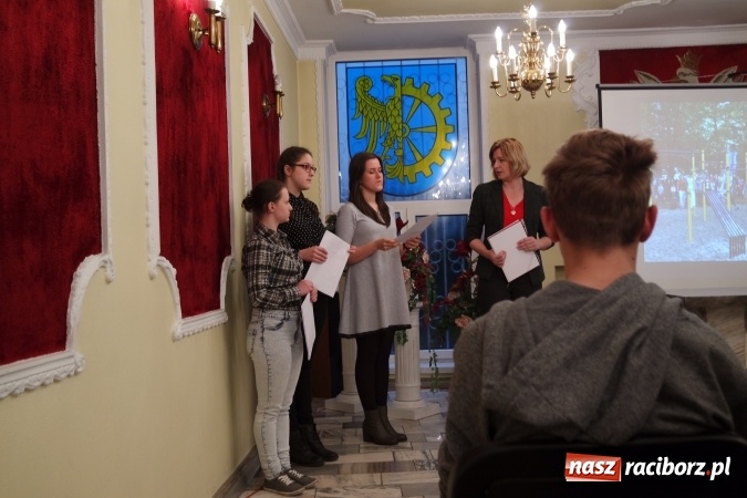 Zdjęcie w galerii na portalu naszraciborz.pl: Finansoaktywni. Misja: Budżet - debata w Kuźni Raciborskiej w ramach projektu edukacyjnego wiadomości z regionu