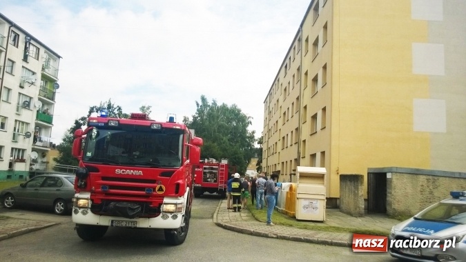 Zdjęcie w galerii na portalu naszraciborz.pl: Pożar mieszkania przy ul. Krasickiego w Kuźni Raciborskiej  wiadomości z regionu