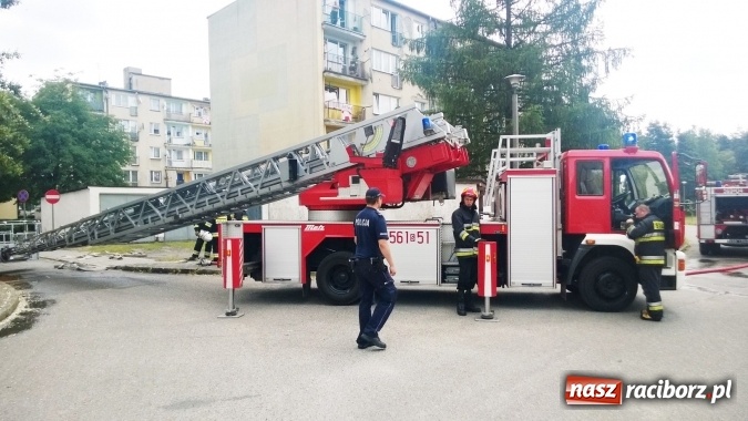 Zdjęcie w galerii na portalu naszraciborz.pl: Pożar mieszkania przy ul. Krasickiego w Kuźni Raciborskiej  wiadomości z regionu