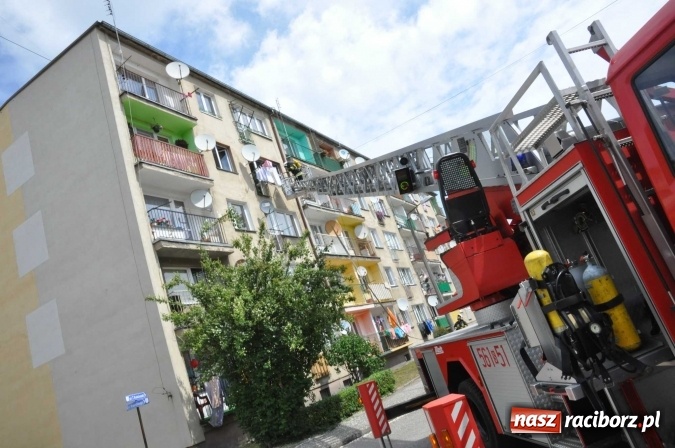 Zdjęcie w galerii na portalu naszraciborz.pl: Pożar mieszkania przy ul. Krasickiego w Kuźni Raciborskiej  wiadomości z regionu
