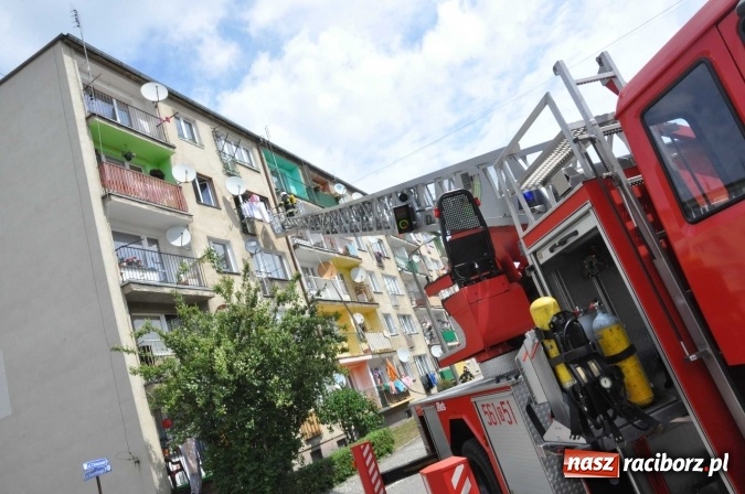 Zdjęcie w galerii na portalu naszraciborz.pl: Pożar mieszkania przy ul. Krasickiego w Kuźni Raciborskiej  wiadomości z regionu