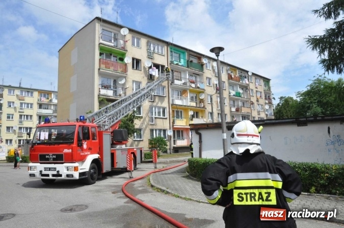 Zdjęcie w galerii na portalu naszraciborz.pl: Pożar mieszkania przy ul. Krasickiego w Kuźni Raciborskiej  wiadomości z regionu