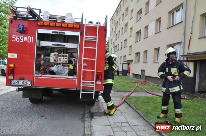 Zdjęcie w galerii na portalu naszraciborz.pl: Pożar mieszkania przy ul. Krasickiego w Kuźni Raciborskiej  wiadomości z regionu