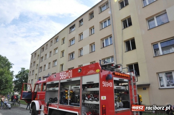 Zdjęcie w galerii na portalu naszraciborz.pl: Pożar mieszkania przy ul. Krasickiego w Kuźni Raciborskiej  wiadomości z regionu