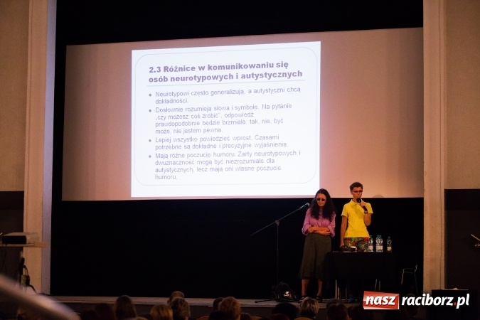 Zdjęcie w galerii na portalu naszraciborz.pl: Komunikacja pomiędzy osobami autystycznymi a neurotypowymi - konferencja w Domu Kultury Strzecha wiadomości z regionu