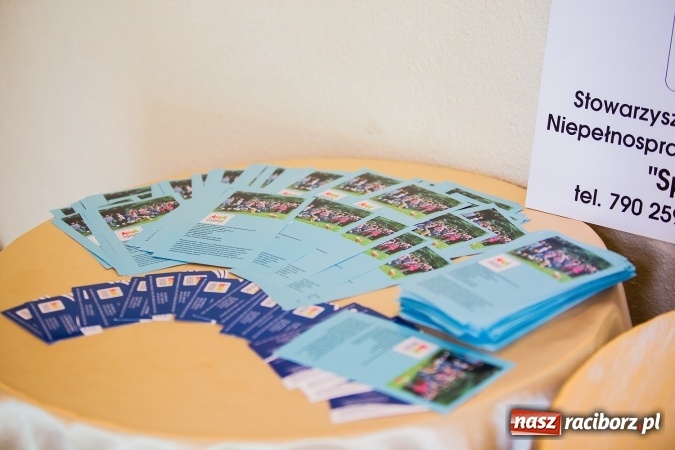 Zdjęcie w galerii na portalu naszraciborz.pl: Komunikacja pomiędzy osobami autystycznymi a neurotypowymi - konferencja w Domu Kultury Strzecha wiadomości z regionu