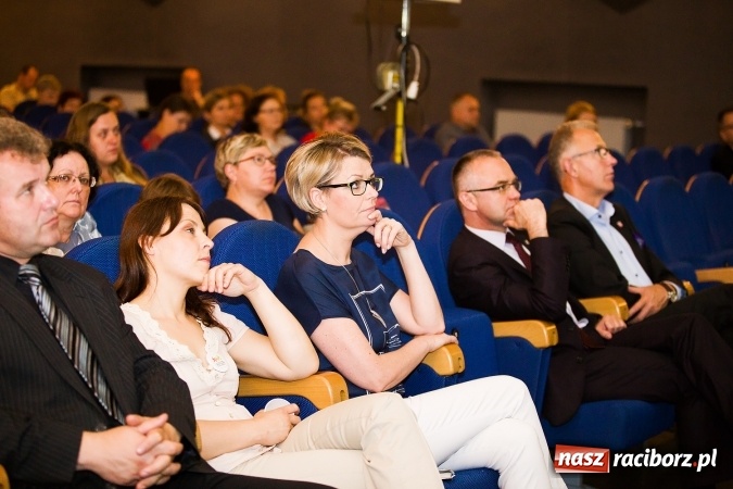 Zdjęcie w galerii na portalu naszraciborz.pl: Komunikacja pomiędzy osobami autystycznymi a neurotypowymi - konferencja w Domu Kultury Strzecha wiadomości z regionu