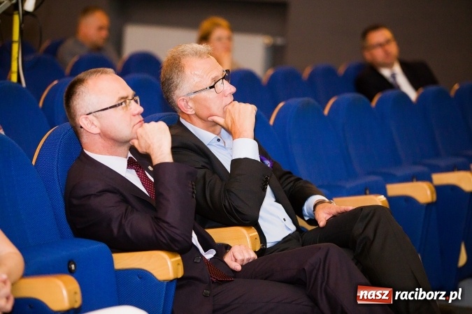 Zdjęcie w galerii na portalu naszraciborz.pl: Komunikacja pomiędzy osobami autystycznymi a neurotypowymi - konferencja w Domu Kultury Strzecha wiadomości z regionu