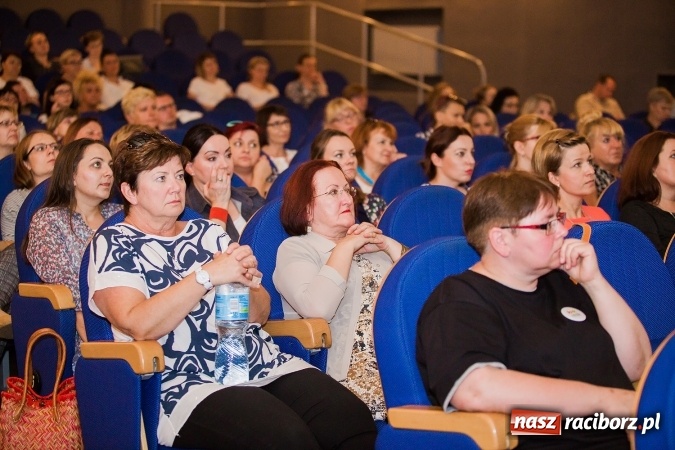 Zdjęcie w galerii na portalu naszraciborz.pl: Komunikacja pomiędzy osobami autystycznymi a neurotypowymi - konferencja w Domu Kultury Strzecha wiadomości z regionu