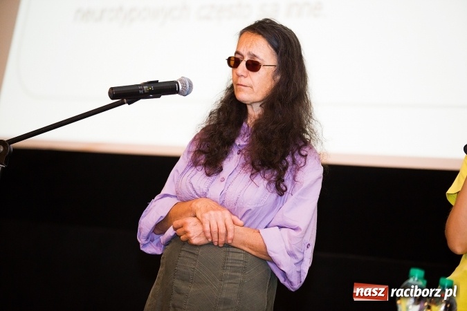 Zdjęcie w galerii na portalu naszraciborz.pl: Komunikacja pomiędzy osobami autystycznymi a neurotypowymi - konferencja w Domu Kultury Strzecha wiadomości z regionu