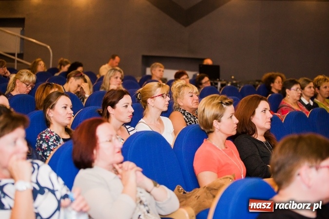 Zdjęcie w galerii na portalu naszraciborz.pl: Komunikacja pomiędzy osobami autystycznymi a neurotypowymi - konferencja w Domu Kultury Strzecha wiadomości z regionu