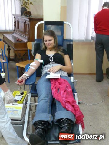 Zdjęcie w galerii na portalu naszraciborz.pl: Autobus Życia w raciborskim Medyku wiadomości z regionu