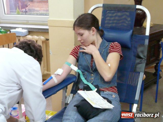 Zdjęcie w galerii na portalu naszraciborz.pl: Autobus Życia w raciborskim Medyku wiadomości z regionu