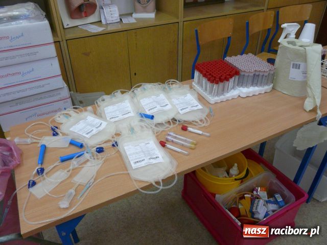 Zdjęcie w galerii na portalu naszraciborz.pl: Autobus Życia w raciborskim Medyku wiadomości z regionu