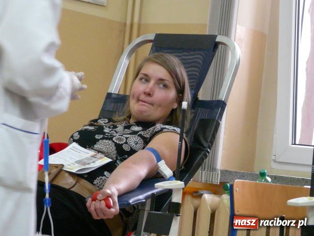 Zdjęcie w galerii na portalu naszraciborz.pl: Autobus Życia w raciborskim Medyku wiadomości z regionu