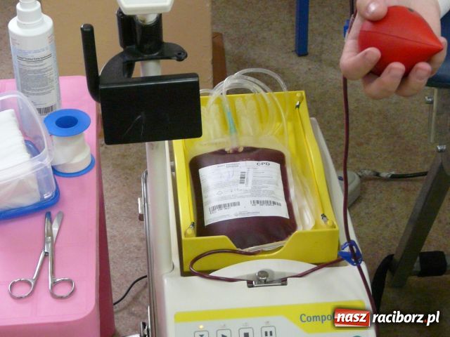 Zdjęcie w galerii na portalu naszraciborz.pl: Autobus Życia w raciborskim Medyku wiadomości z regionu