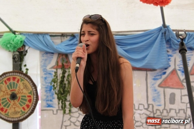 Zdjęcie w galerii na portalu naszraciborz.pl: Irrealis i Miraż gośćmi wieczoru na festynie szkolnym wiadomości z regionu