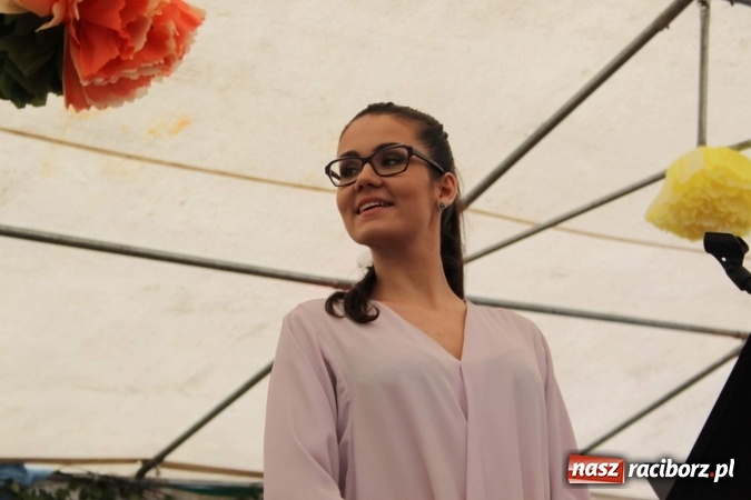 Zdjęcie w galerii na portalu naszraciborz.pl: Irrealis i Miraż gośćmi wieczoru na festynie szkolnym wiadomości z regionu