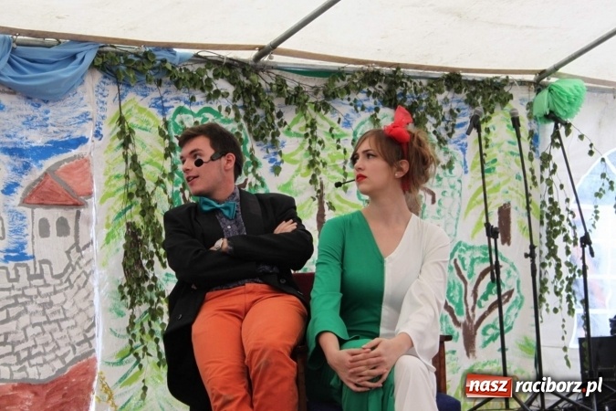 Zdjęcie w galerii na portalu naszraciborz.pl: Irrealis i Miraż gośćmi wieczoru na festynie szkolnym wiadomości z regionu