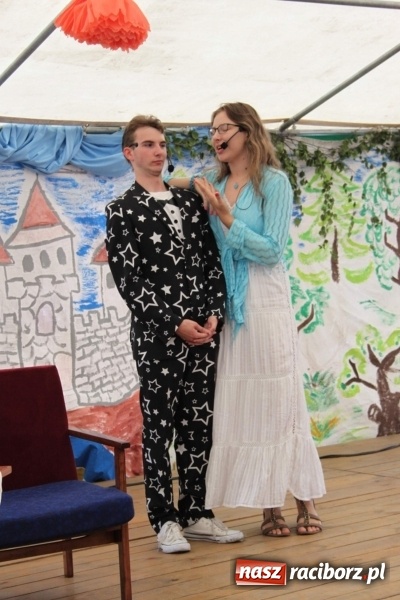 Zdjęcie w galerii na portalu naszraciborz.pl: Irrealis i Miraż gośćmi wieczoru na festynie szkolnym wiadomości z regionu