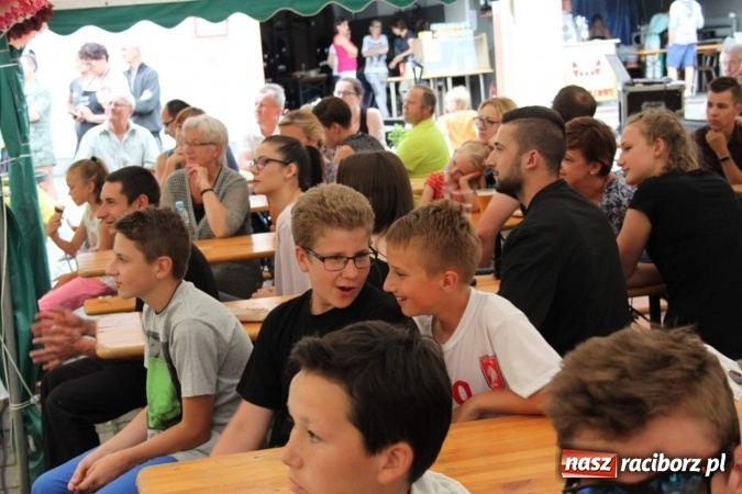 Zdjęcie w galerii na portalu naszraciborz.pl: Irrealis i Miraż gośćmi wieczoru na festynie szkolnym wiadomości z regionu
