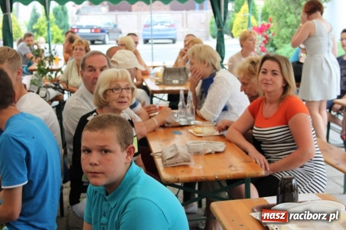 Zdjęcie w galerii na portalu naszraciborz.pl: Irrealis i Miraż gośćmi wieczoru na festynie szkolnym wiadomości z regionu