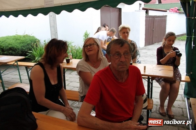 Zdjęcie w galerii na portalu naszraciborz.pl: Irrealis i Miraż gośćmi wieczoru na festynie szkolnym wiadomości z regionu