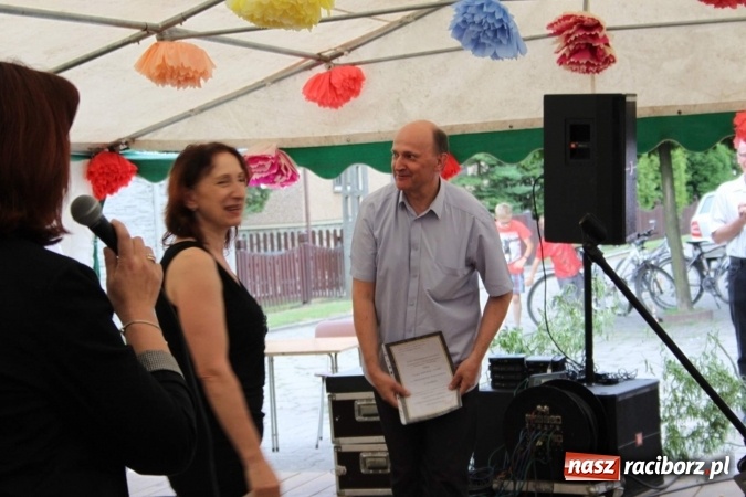 Zdjęcie w galerii na portalu naszraciborz.pl: Irrealis i Miraż gośćmi wieczoru na festynie szkolnym wiadomości z regionu