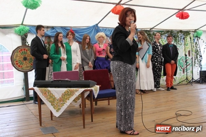Zdjęcie w galerii na portalu naszraciborz.pl: Irrealis i Miraż gośćmi wieczoru na festynie szkolnym wiadomości z regionu