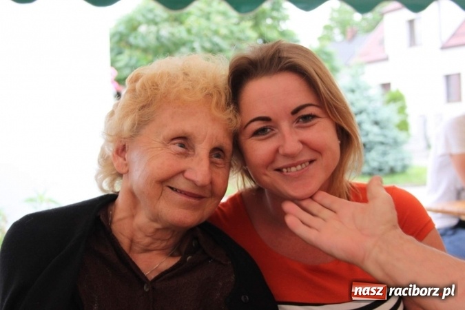 Zdjęcie w galerii na portalu naszraciborz.pl: Irrealis i Miraż gośćmi wieczoru na festynie szkolnym wiadomości z regionu