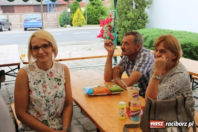 Zdjęcie w galerii na portalu naszraciborz.pl: Irrealis i Miraż gośćmi wieczoru na festynie szkolnym wiadomości z regionu