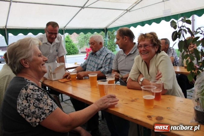 Zdjęcie w galerii na portalu naszraciborz.pl: Irrealis i Miraż gośćmi wieczoru na festynie szkolnym wiadomości z regionu