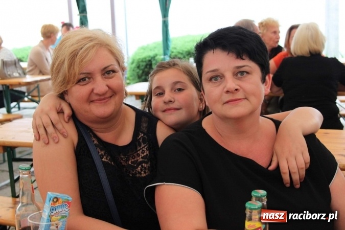 Zdjęcie w galerii na portalu naszraciborz.pl: Irrealis i Miraż gośćmi wieczoru na festynie szkolnym wiadomości z regionu