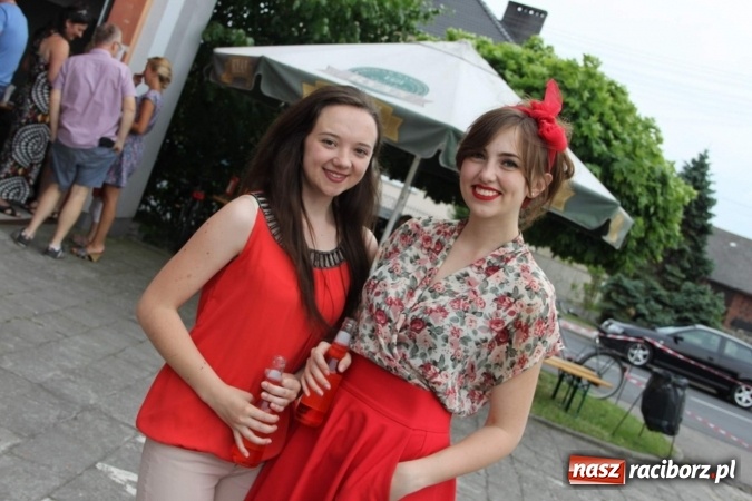 Zdjęcie w galerii na portalu naszraciborz.pl: Irrealis i Miraż gośćmi wieczoru na festynie szkolnym wiadomości z regionu