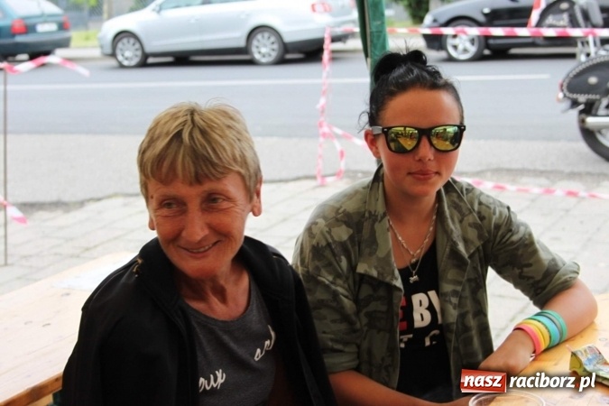 Zdjęcie w galerii na portalu naszraciborz.pl: Irrealis i Miraż gośćmi wieczoru na festynie szkolnym wiadomości z regionu