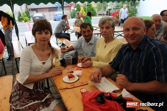 Zdjęcie w galerii na portalu naszraciborz.pl: Irrealis i Miraż gośćmi wieczoru na festynie szkolnym wiadomości z regionu