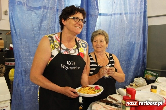 Zdjęcie w galerii na portalu naszraciborz.pl: Irrealis i Miraż gośćmi wieczoru na festynie szkolnym wiadomości z regionu