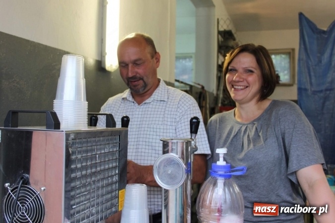 Zdjęcie w galerii na portalu naszraciborz.pl: Irrealis i Miraż gośćmi wieczoru na festynie szkolnym wiadomości z regionu