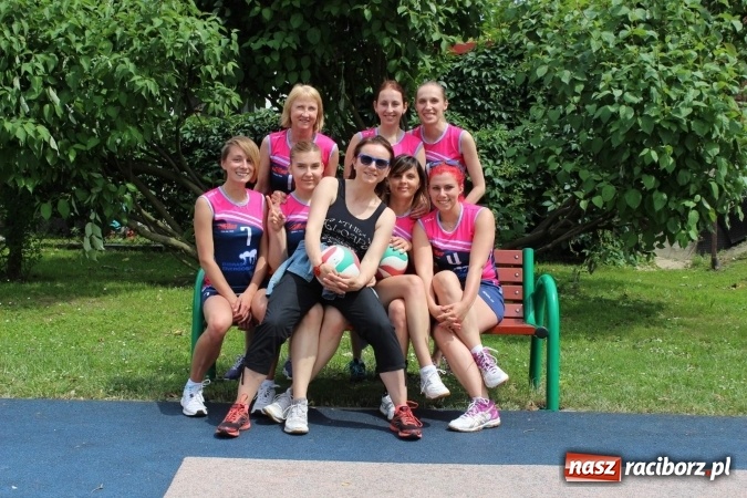 Zdjęcie w galerii na portalu naszraciborz.pl: Irrealis i Miraż gośćmi wieczoru na festynie szkolnym wiadomości z regionu