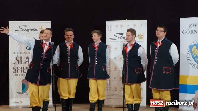 Zdjęcie w galerii na portalu naszraciborz.pl: Karlusy z Gimnazjum nr 1 na drugim miejscu XXIII Regionalnego Przeglądu Pieśni Śląskie Śpiewanie wiadomości z regionu
