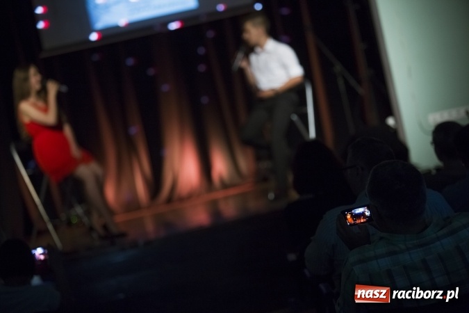 Zdjęcie w galerii na portalu naszraciborz.pl: Dzień Matki i Ojca z Mirażem w MDK wiadomości z regionu