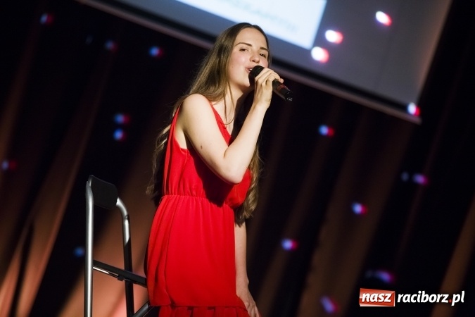 Zdjęcie w galerii na portalu naszraciborz.pl: Dzień Matki i Ojca z Mirażem w MDK wiadomości z regionu