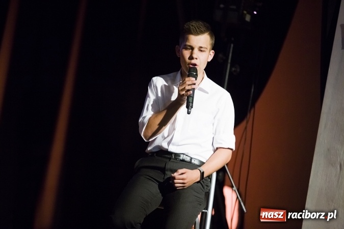 Zdjęcie w galerii na portalu naszraciborz.pl: Dzień Matki i Ojca z Mirażem w MDK wiadomości z regionu