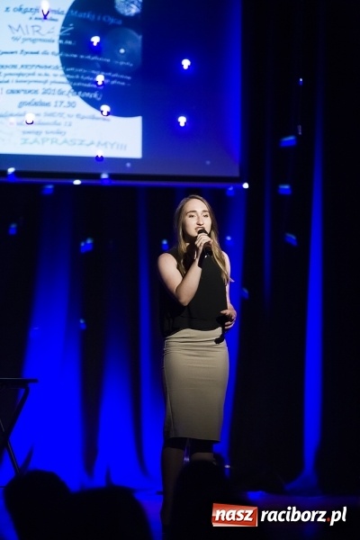 Zdjęcie w galerii na portalu naszraciborz.pl: Dzień Matki i Ojca z Mirażem w MDK wiadomości z regionu