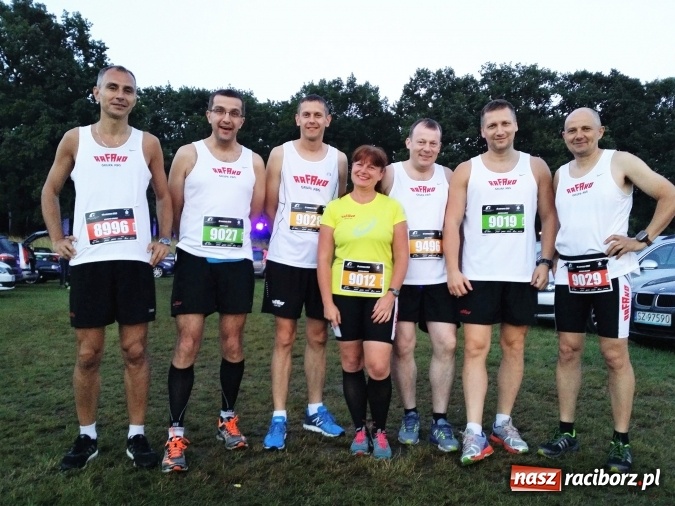 Zdjęcie w galerii na portalu naszraciborz.pl: Rafakowcy przebiegli 4. PKO Nocny Półmaraton Wrocław  wiadomości z regionu