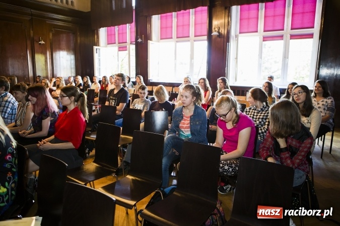 Zdjęcie w galerii na portalu naszraciborz.pl: Rozstrzygnięcie Konkursu Plastycznego 1050 lat Chrztu Polski wiadomości z regionu