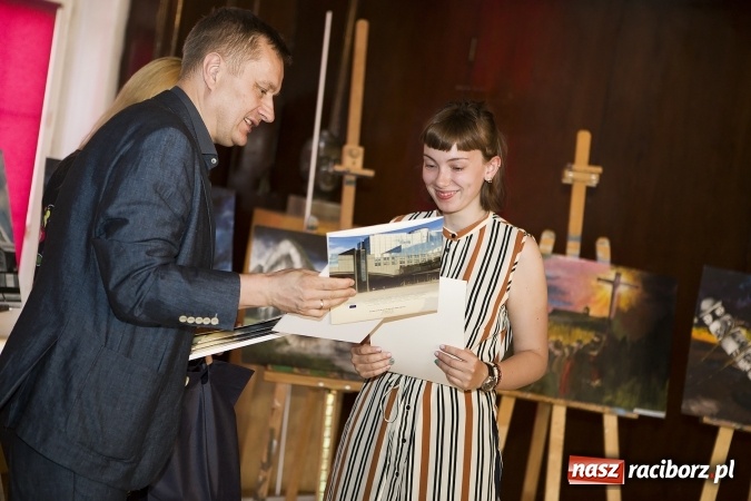 Zdjęcie w galerii na portalu naszraciborz.pl: Rozstrzygnięcie Konkursu Plastycznego 1050 lat Chrztu Polski wiadomości z regionu