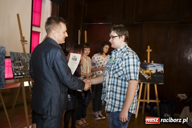 Zdjęcie w galerii na portalu naszraciborz.pl: Rozstrzygnięcie Konkursu Plastycznego 1050 lat Chrztu Polski wiadomości z regionu
